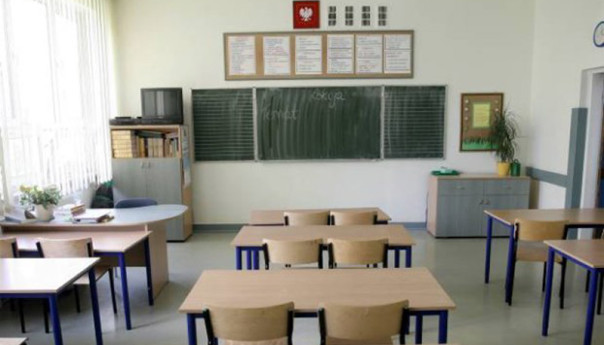 Nauczyciele tracą pracę!