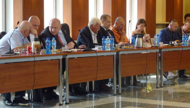Burmistrz bez poparcia