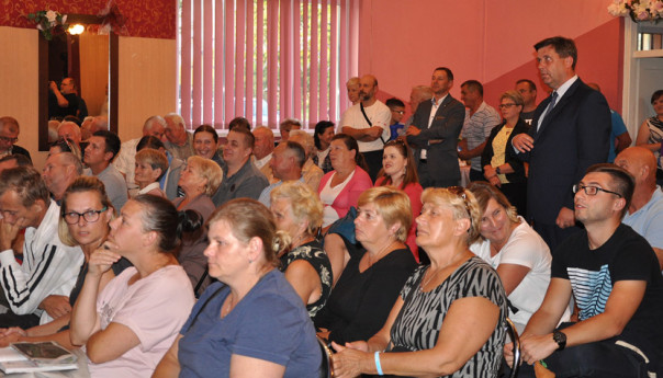 Ossów: Ministrze, weź nas w opiekę!