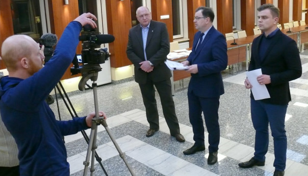 Zarzucają burmistrz korupcję polityczną