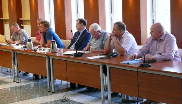 Pensje w rękach radnych