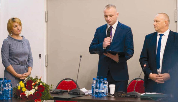 Wójt Dąbrówki z najniższą pensją
